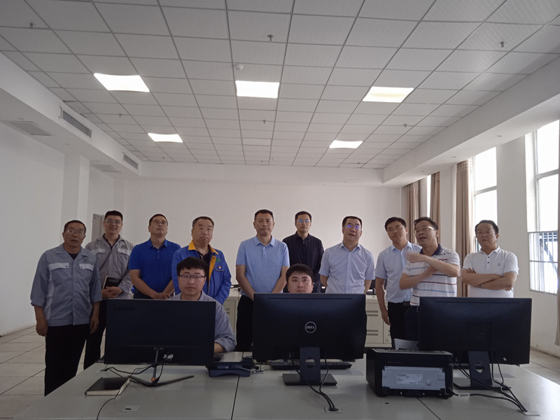 銅仁市稅務系統(tǒng)到能礦錳業(yè)集控中心聽取匯報.jpg