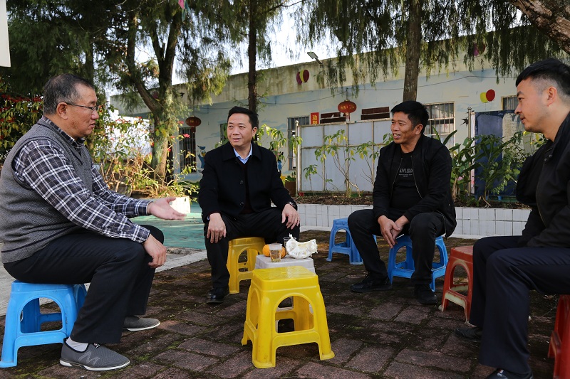 蹇明星與聯心存駐村第一書記交流.JPG