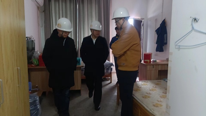 李凱總帶隊(duì)檢查宿舍.jpg